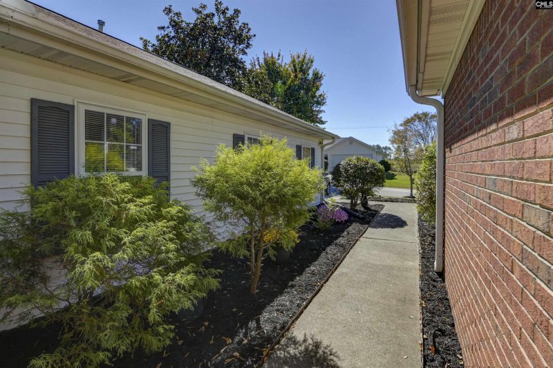 Property image 5 of 201 Twin Oaks Lane in Reflections, Columbia, SC 29209