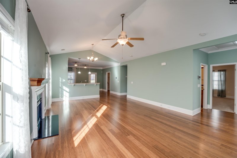 Property image 4 of 142 Bonhill Drive in Concord Park, Cayce, SC 29033