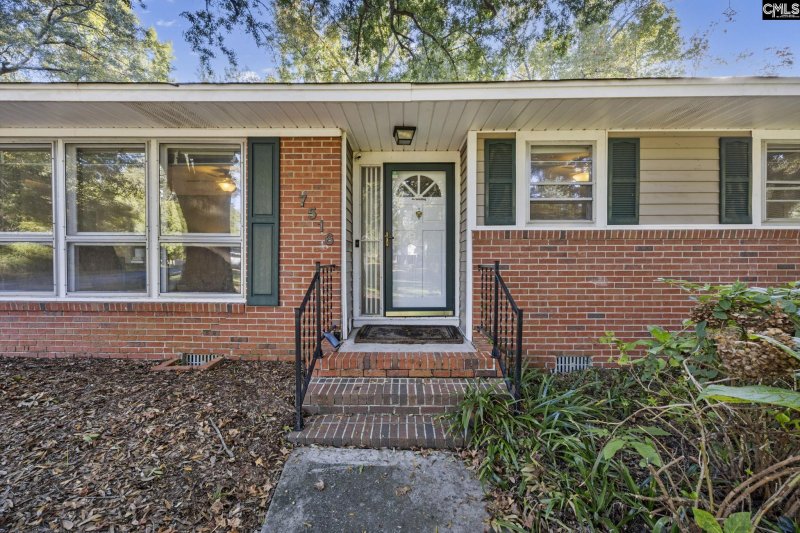 Property image 2 of 7516 Edgewater Drive in Springwood Lakes, Columbia, SC 29223