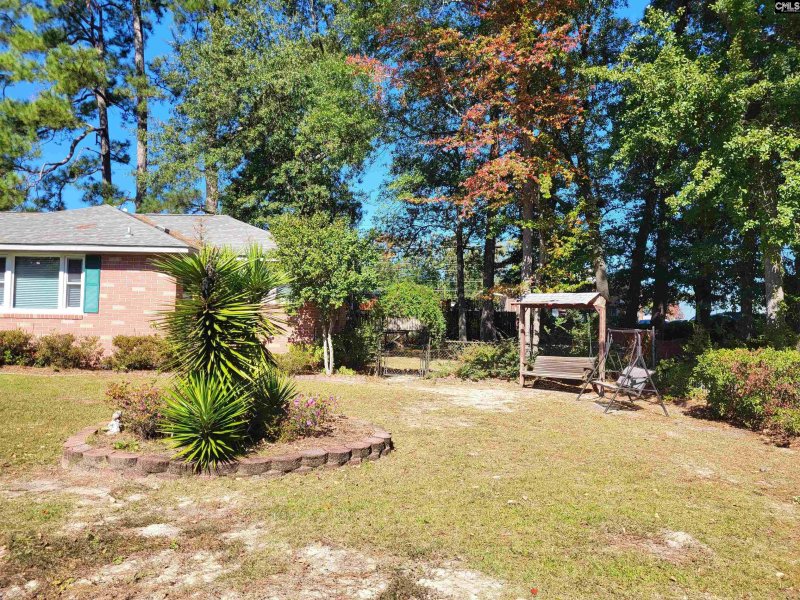 Property image 2 of 928 Indigo Avenue in The Avenues, Cayce, SC 29033-3208