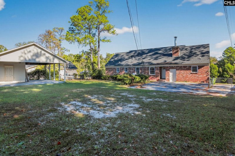 Property image 2 of 7525 Sunview Circle in Charlestowne, Columbia, SC 29209-3032