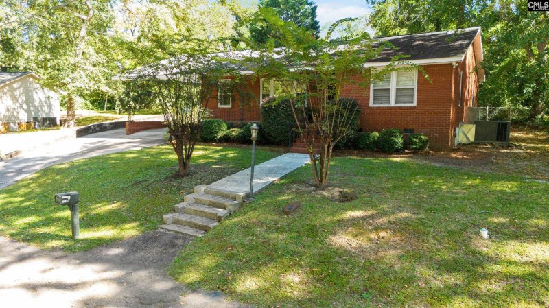 Property image 4 of 1715 Gilvie Avenue in Saluda Gardens, West Columbia, SC 29169