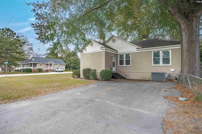 Property image 3 of 1249 Jessamine Street in The Avenues, Cayce, SC 29033