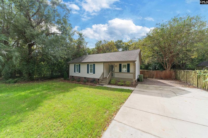 Property image 2 of 1810 1st Street in The Avenues, Cayce, SC 29033