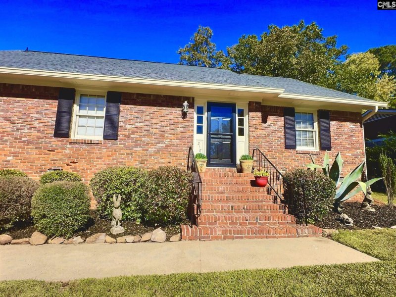 Property image 4 of 218 Saint Albans Road in Old Friarsgate, Irmo, SC 29063