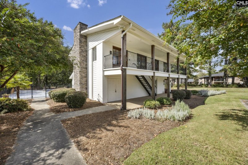 Carriage Place, Columbia Community