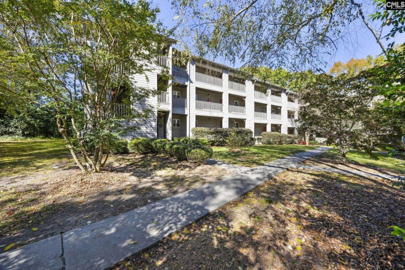 Property image 2 of 633 Edgewater Lane in Edgewater, West Columbia, SC 29169