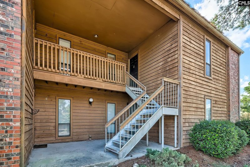 Springhill Condos, Columbia Community