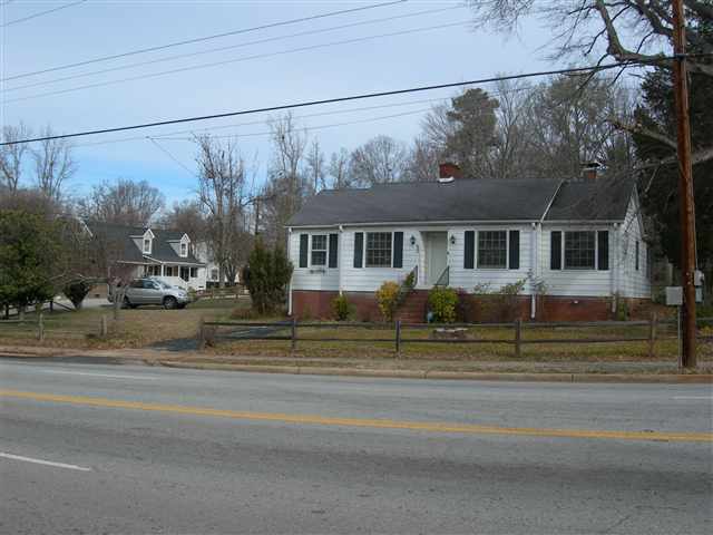 Property image 2 at 828 N Franklin Road, Greenville, SC 29617