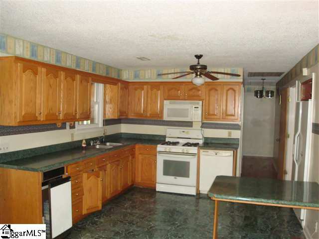 Property image 2 at 113 Sharon Dr, Greenville, SC 29617