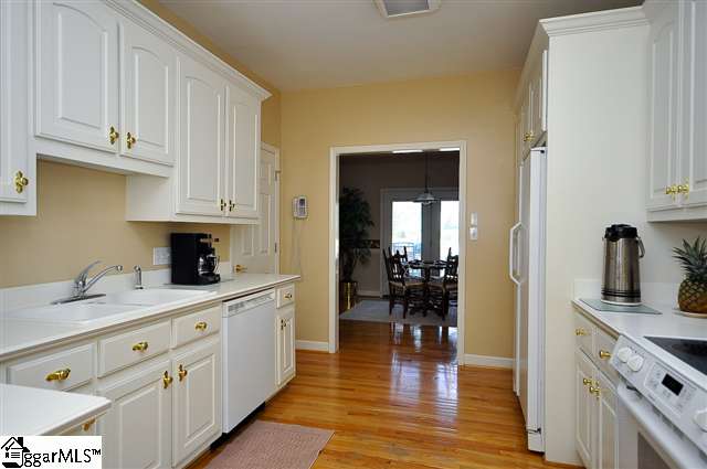 Property image 3 at 101 Deerpath Ct, Greenville, SC 29617