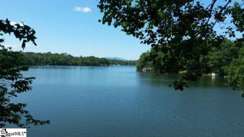 Property image 2 at 516 Foxcroft Road, Greenville, SC 29615