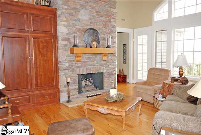 Property image 3 at 8 VALLEY OAK DR, Greenville, SC 29617