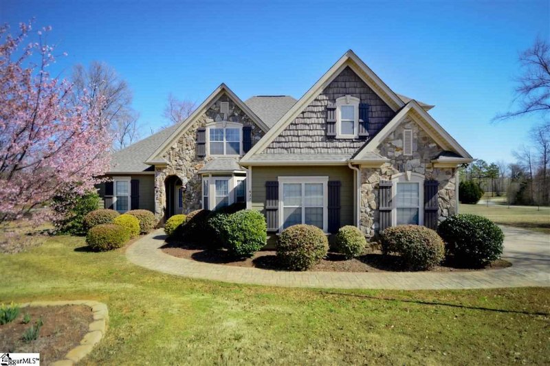 437 Sunset Pointe Drive