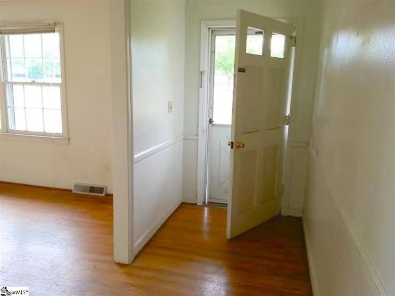 Property image 3 at 2 Edwards Road, Greenville, SC 29615