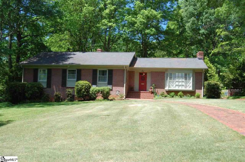 7 Lakecrest Drive