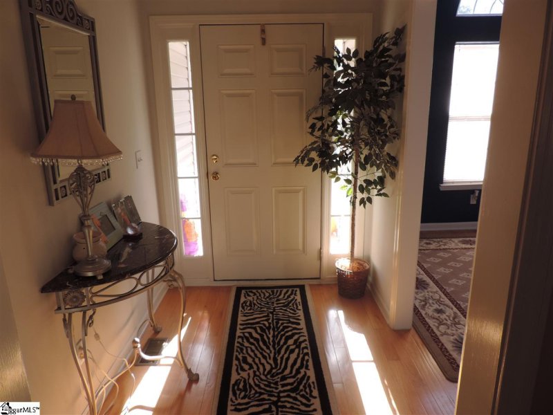 Property image 2 at 104 Royal Drive, Williamston, SC 29697