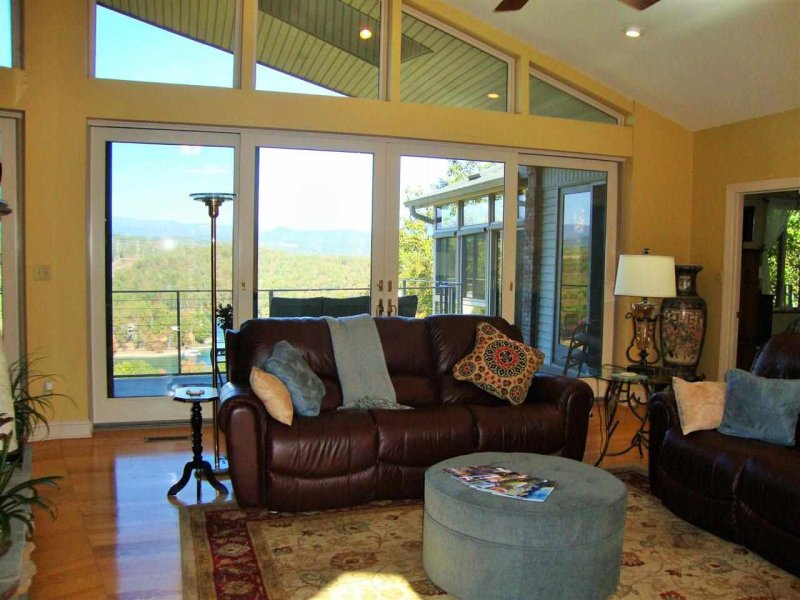 Property image 3 at 230 Bay View Drive, Salem, SC 29676