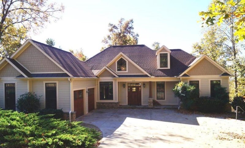 105 Sawyer Lane