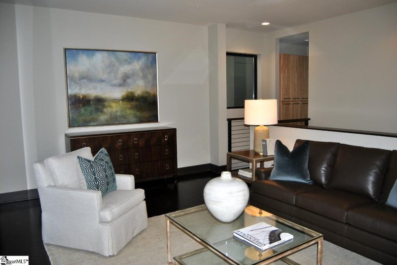 Property image 5 at 500 E McBee Avenue, Greenville, SC 29601