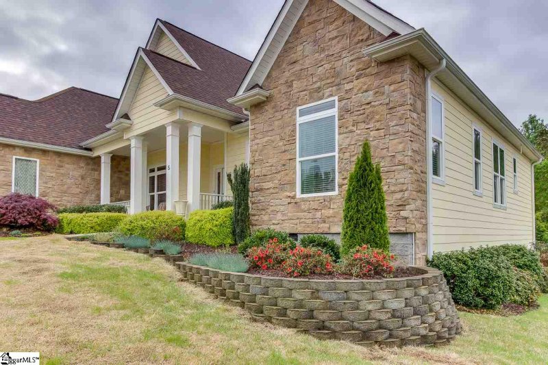 Property image 3 at 5 Setting Sun Lane, Travelers Rest, SC 29690