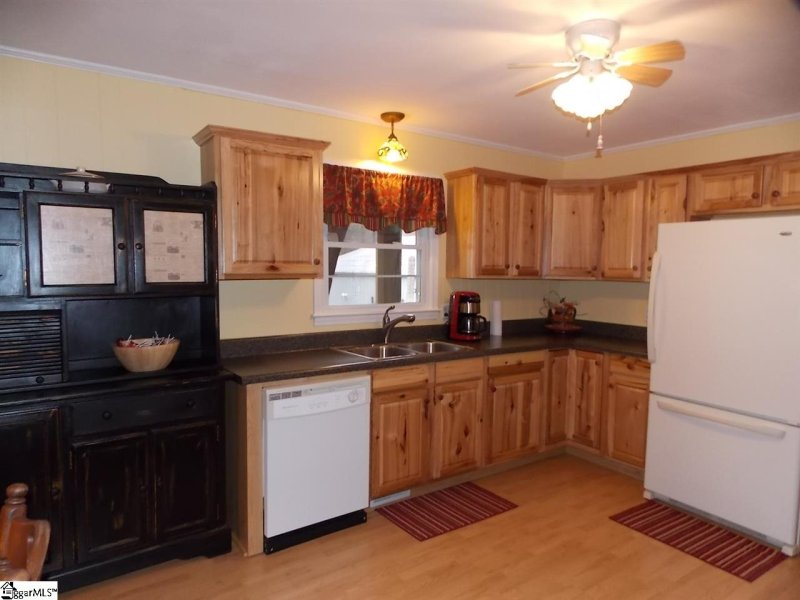 Property image 2 at 253 Clearview Circle, Travelers Rest, SC 29690