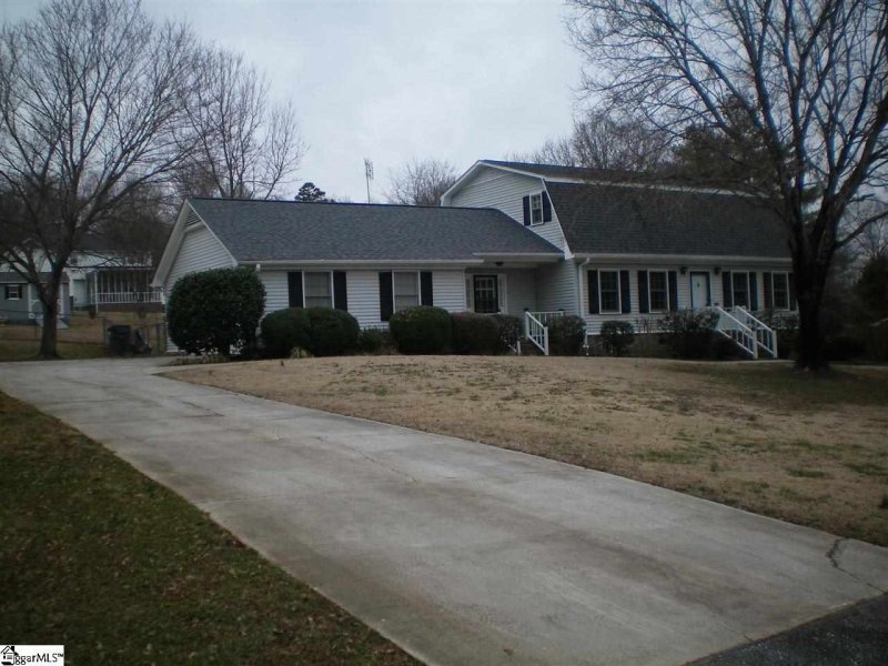 Property image 2 at 307 Timbrooke Way, Easley, SC 29642