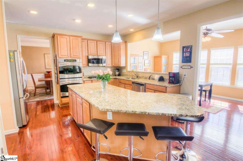 Property image 2 at 6 Hydrangea Way, Simpsonville, SC 29681