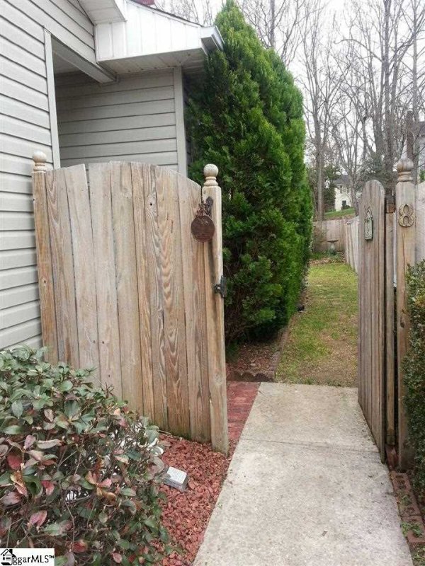 Property image 2 at 8 Lantern Lane, Greer, SC 29651