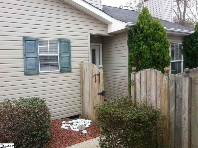 Property image 3 at 8 Lantern Lane, Greer, SC 29651