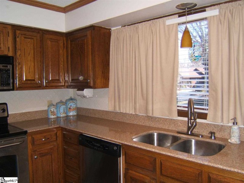 Property image 4 at 32 Creekside Way, Greenville, SC 29609