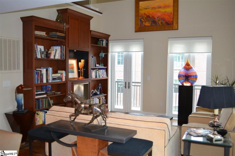 Property image 3 at 111 E McBee Avenue, Greenville, SC 29601