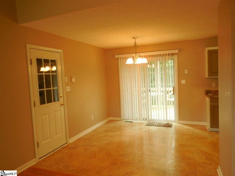 Property image 4 at 121 Caroway Court, Spartanburg, SC 29303