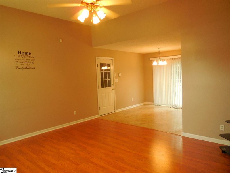 Property image 5 at 121 Caroway Court, Spartanburg, SC 29303