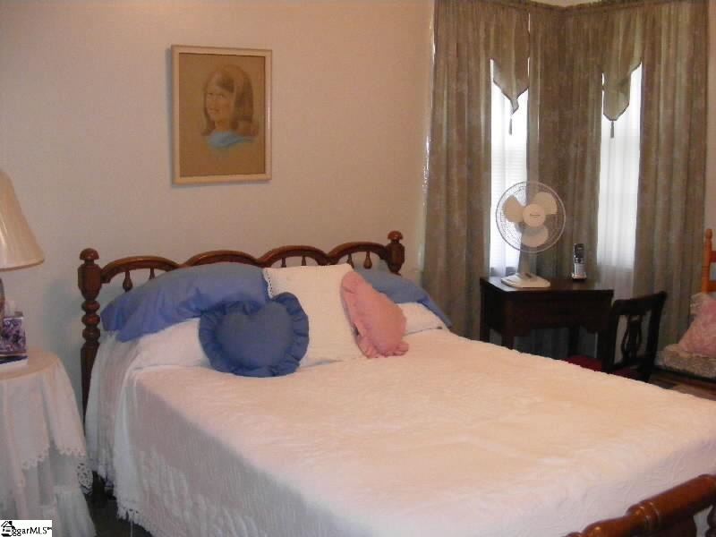 Property image 4 at 207 Crescent Drive, Laurens, SC 29360