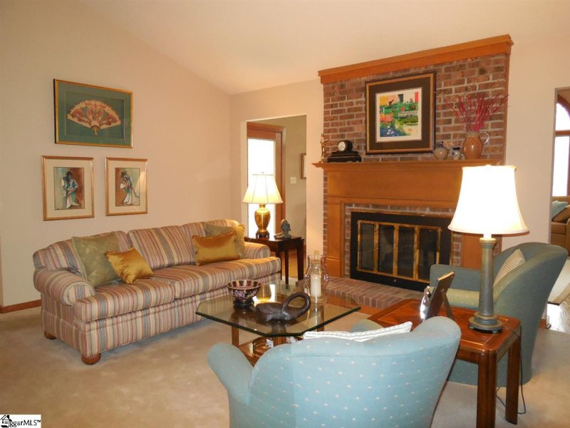 Property image 3 at 14 Lake Forest Drive, Greenville, SC 29609