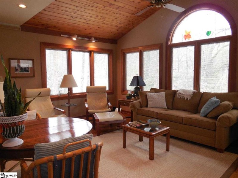 Property image 5 at 14 Lake Forest Drive, Greenville, SC 29609