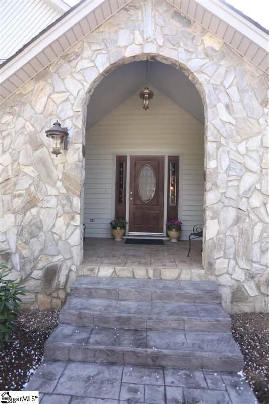 Property image 2 at 5 Bernwood Drive, Taylors, SC 29687