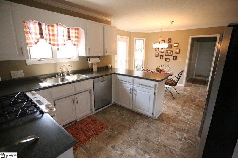 Property image 5 at 5 Bernwood Drive, Taylors, SC 29687