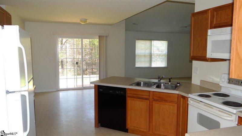 Property image 4 at 25 Landing Lane, Simpsonville, SC 29680