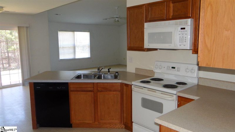 Property image 5 at 25 Landing Lane, Simpsonville, SC 29680