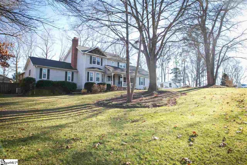 Property image 2 at 417 Woodgrove Trace, Spartanburg, SC 29301-6435