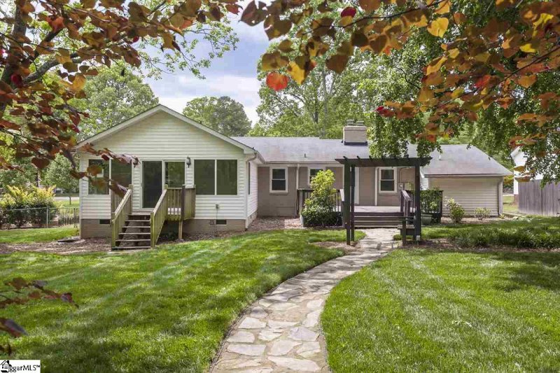 Property image 3 at 11 Cardinal Drive, Taylors, SC 29687