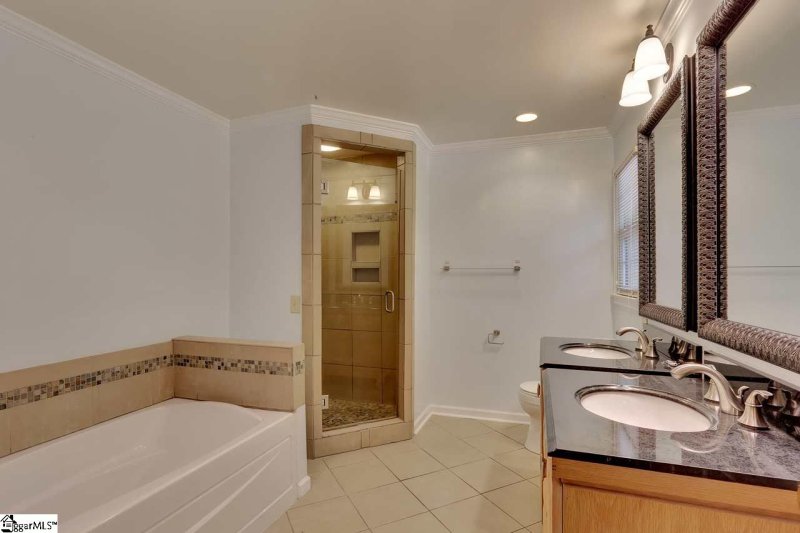 Property image 4 at 12 OAKWAY Circle, Greenville, SC 29615