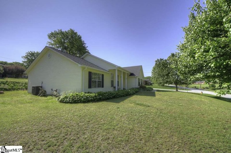 Property image 3 at 200 Harris Drive, Greer, SC 29651