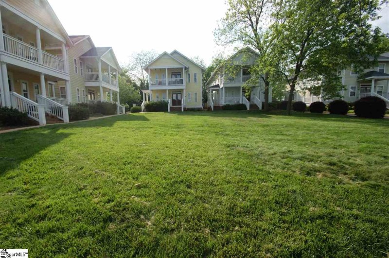 Property image 2 at 105A Woodside Circle, Greenville, SC 29609