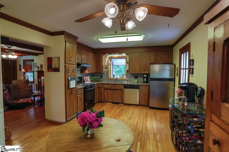 Property image 3 at 304 Lakecrest Drive, Greer, SC 29651