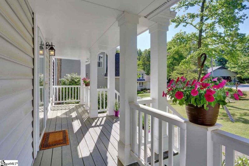 Property image 2 at 10 Old Oak Drive, Taylors, SC 29687