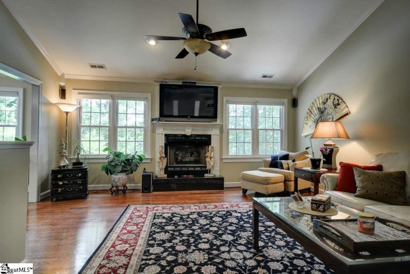 Property image 2 at 13 Hickory Hollow Court, Greenville, SC 29607