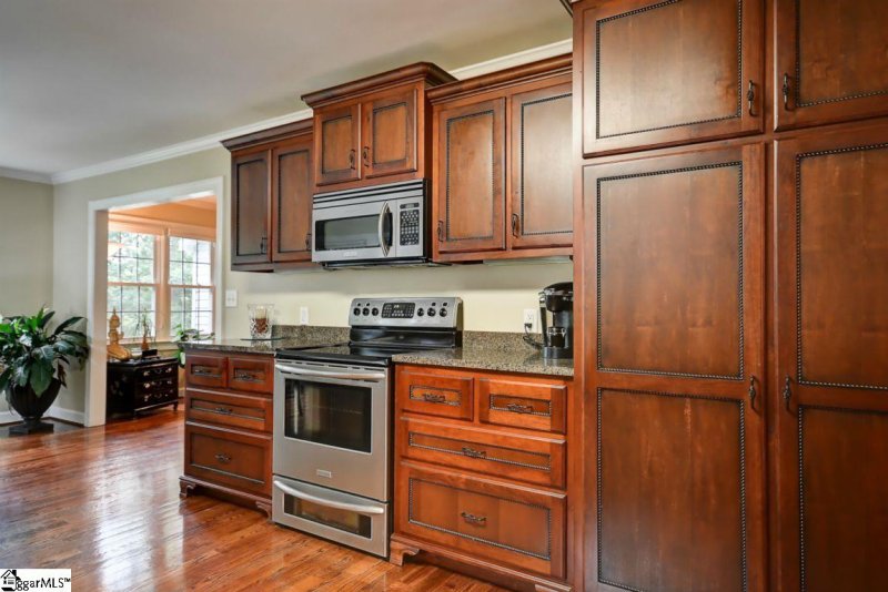 Property image 3 at 13 Hickory Hollow Court, Greenville, SC 29607